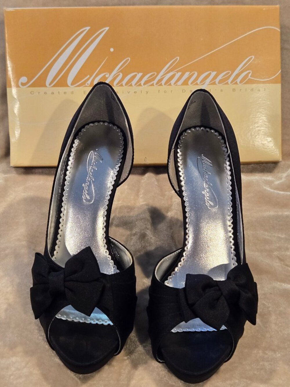 Michaelangelo Maribelle Black Bow Satin Peep Toe 4 in Heels Size 9M